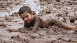 Chafurdando na lama na fazenda…